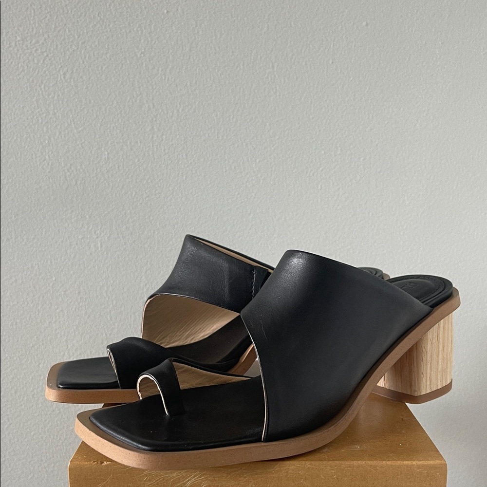 ALOHAS Black and Tan Women's Mules